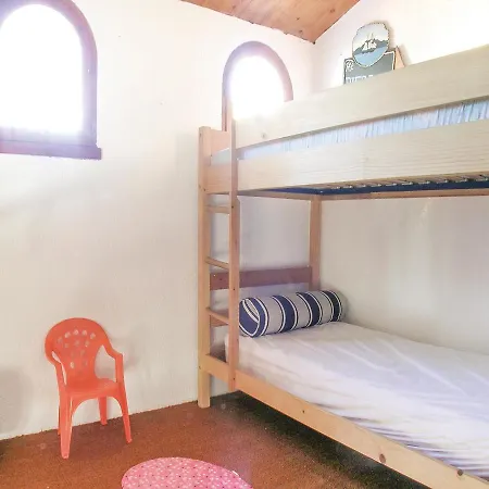 Three-bedroom Holiday In Sur Mer