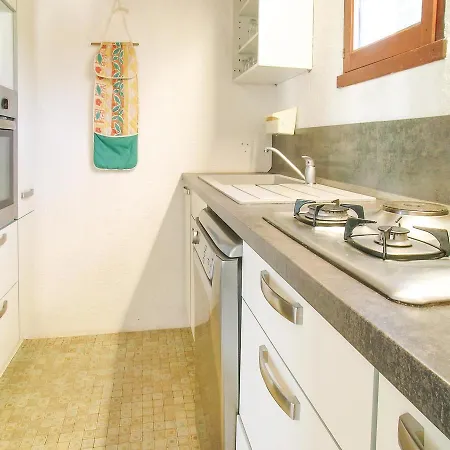 بيت للعطل Three-bedroom Holiday In Sur Mer *