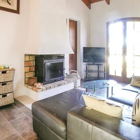 Three-bedroom Holiday In Sur Mer
